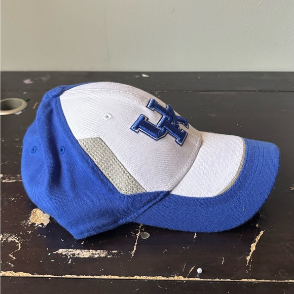 Nike Blue and White UK Cap, Retailed at $20 - AT LOWEST RECOMMENDED LISTING - Picture 3 of 5